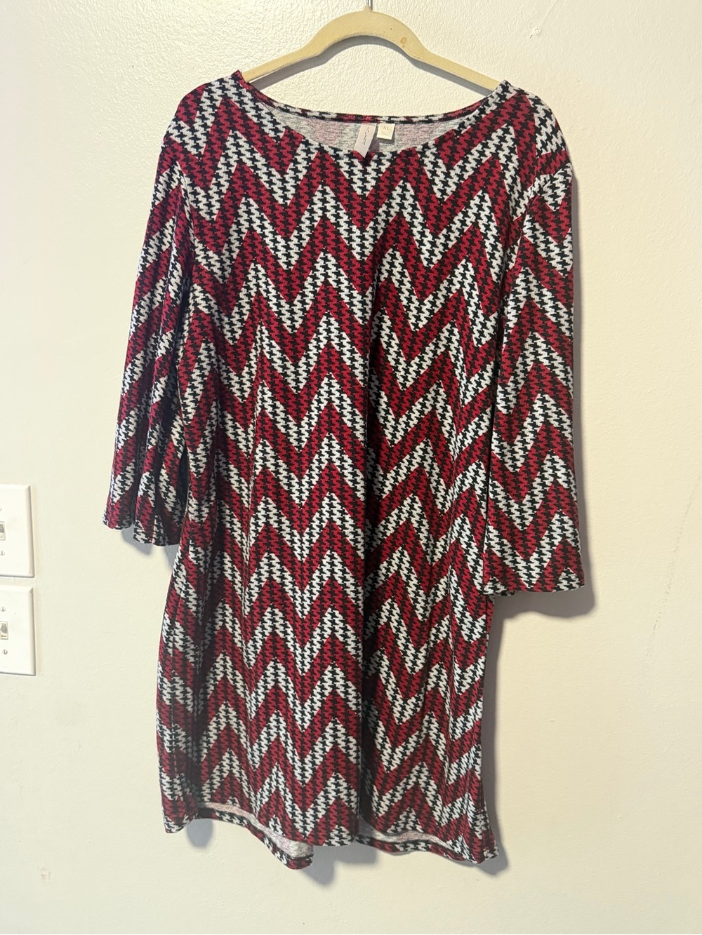 Womans Knit Shift Dress in Red, Black & White XL